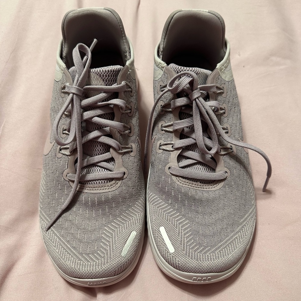 Women’s Size 8 Nike Free Running Shoe in Dusty Lavender
